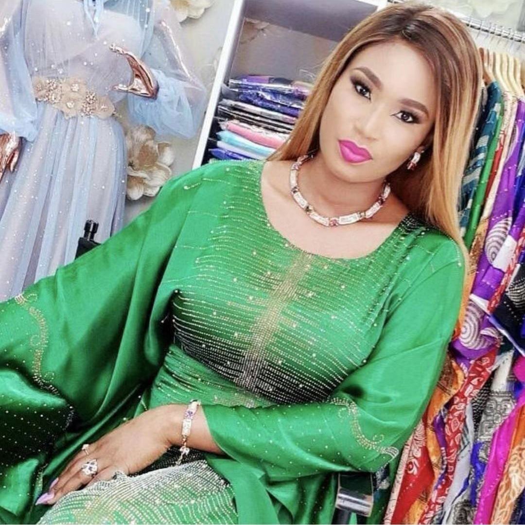 Rhinestone-embellished satin kaftan with matching headwrap — wholesale African women's robe photo 2